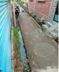 सड़क और नाली की पहले की स्थिति